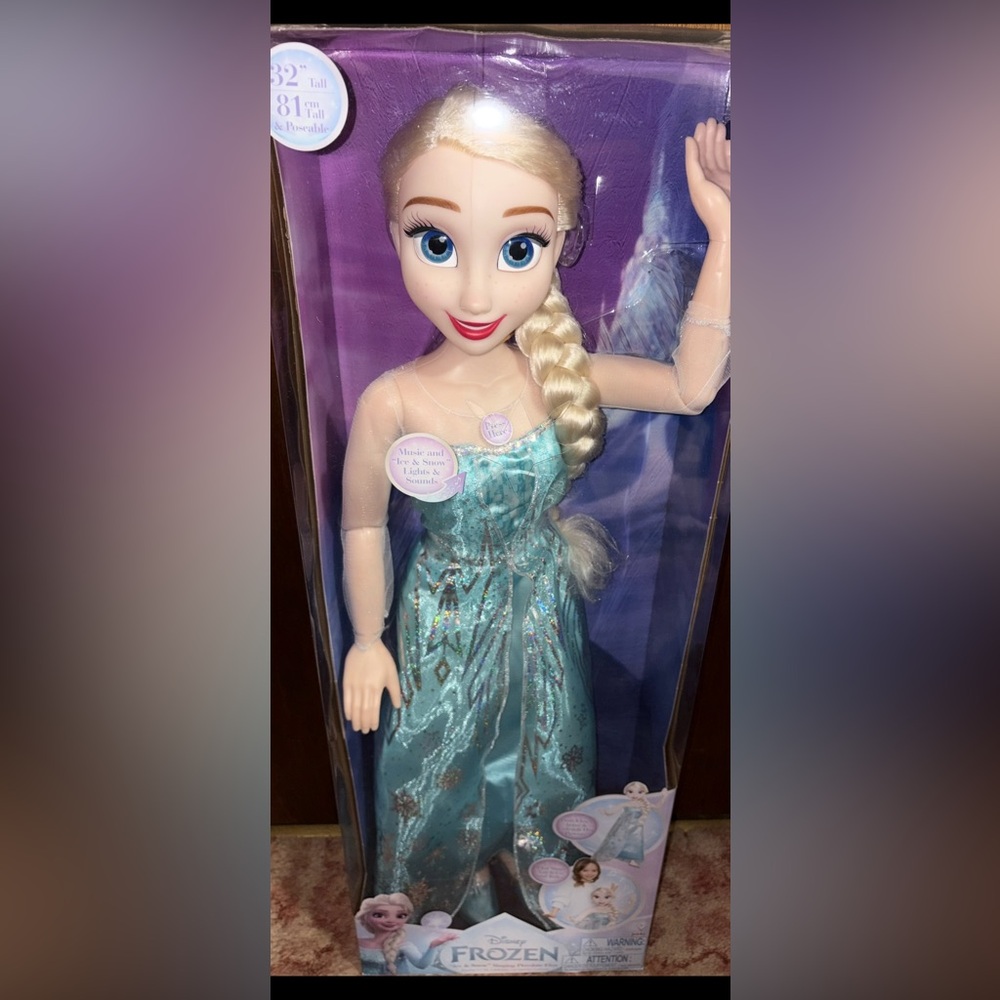 Disney Elsa Ice & Snow Singing Playdate Princess Doll Blonde Braid Lights Sounds